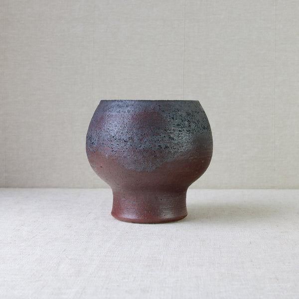 Liisa Hallamaa Arabia studio pottery vase with Chamotte clay. An organic, natural aesthetic with highly textured surface.