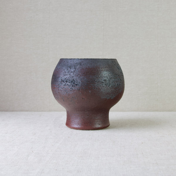 Mid Century Scandinavian chamotte glaze vase designed and handmade by Liisa Hallamaa for Arabia art studio, Finland.