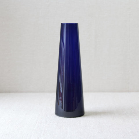 Modernist geometric Finnish glass conical vase by Saara Hopea, 1404