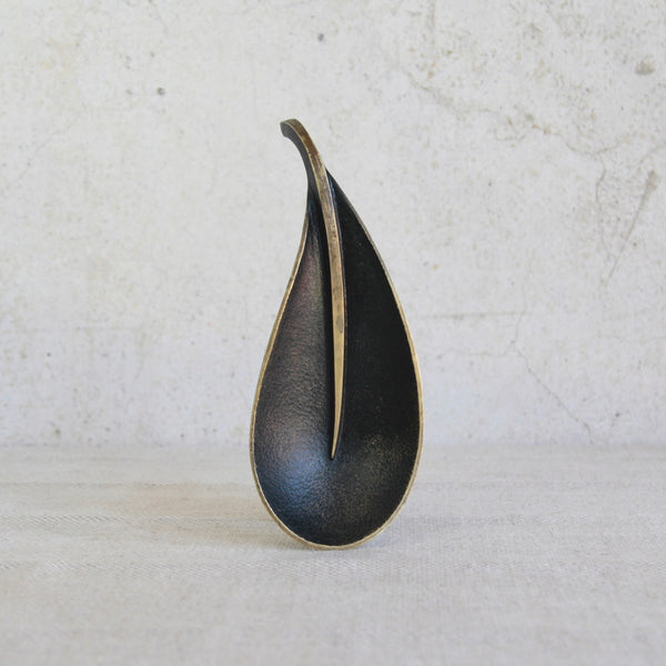 Richard Rohac modernist brass vide-poche from 1950s Vienna, designed in an organic stylised leaf or gourd form.