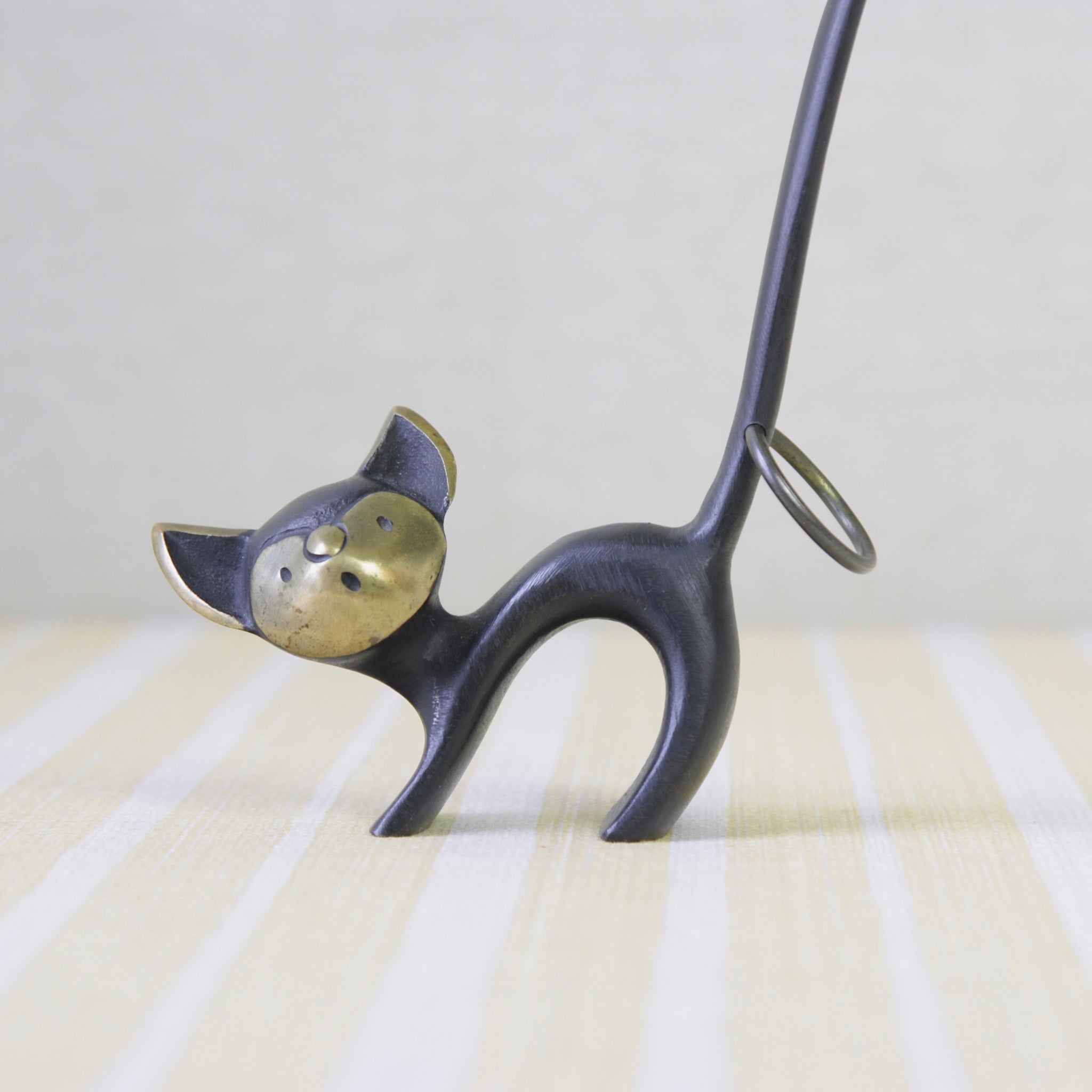 Walter Bosse Cat Pretzel Holder – Art & Utility