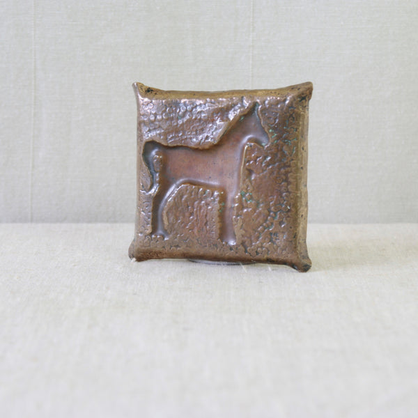 Back of Naïve folk art brass tray with a stylised horse motif, an unusual handmade British decorative object from the mid-20th century.