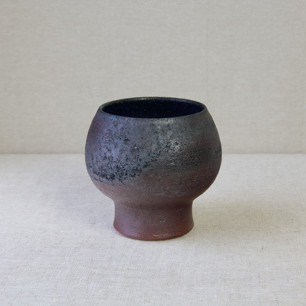 Modernist rustic and organic aesthetic of Liisa Hallamaa  studio pottery vase from Arabia, Finland, 1960's