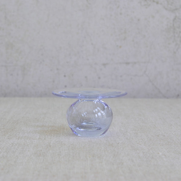 Bulbous 1960s Saturnus vase with flared rim by Nanny Still, Finnish mid-century glass design.
