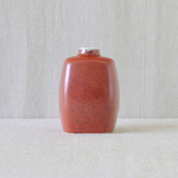 Nils Thorsson vase with brilliant vermilion jernrød glaze and softly squared form