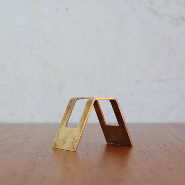 Elegant mid-century modern brass card holder by Karl Hagenauer, Vienna c.1950.