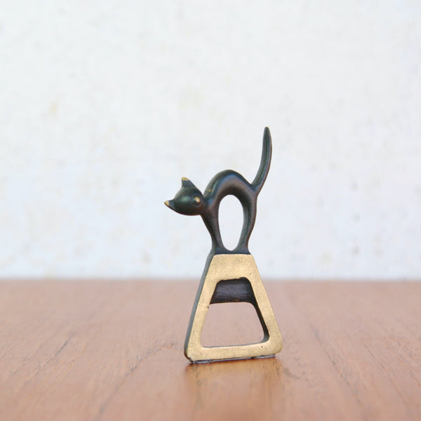 Walter Bosse witches’ cat caplifter, a humorous and stylish mid-century brass piece by Baller Austria. Perfect Haloween barware.
