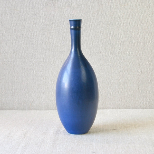 Mid-Century Scandinavian ceramics from Gustavsberg, Sweden. A large 'Drejargods' vase designed by Stig Lindberg, Gustavsberg