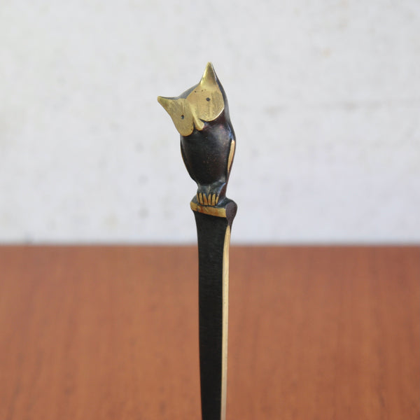 Decorative Modernist letter opener with a stylised owl bird perched on the handle. Design by Walter Bosse, manufacture by Herta Baller. 1950's Mid-century design.