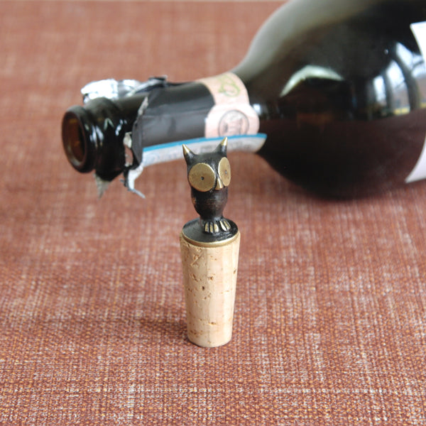 Brass owl bottle stopper designed by Walter Bosse, c.1950. A rare Viennese collectible and elegant mid-century modern bar accessory.