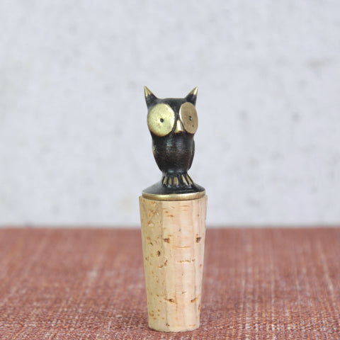 Rare Walter Bosse brass owl bottle stopper, Vienna c.1950. A functional bar accessory and collectible mid-century design icon.