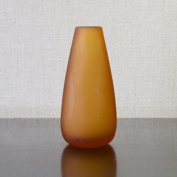 Nanny Still amber frosted glass organic modernist Meripihka vase, 1953