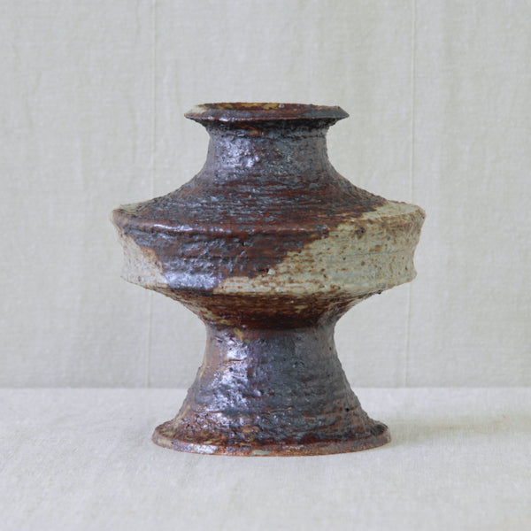UFO-like ceramic vase by Annikki Hovisaari for Arabia Finland, with a dramatically projecting body and earthy textured glaze.