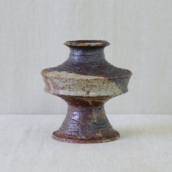 Textured chamotte ceramic by Annikki Hovisaari, showing the strongly tactile surface and experimental character of her Arabia studio work.