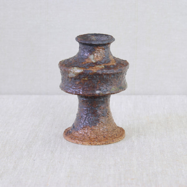 Annikki Hovisaari mid-century Finnish ceramic vase, handmade for Arabia circa 1965 in chamotte clay with brown glaze.