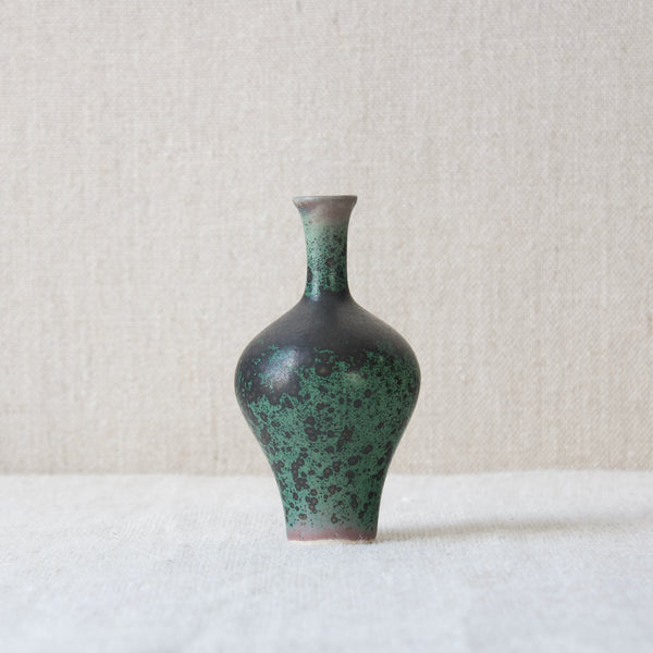 Studio ceramic vase from Finland, Annikki Hovisaari dappled eggshell glaze 