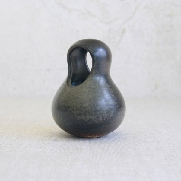 Biomorphic ceramic vessel with hood designed and handmade by Francesca Mascitti Lindh at Arabia, Finland, circa 1960, an important work of Finnish studio pottery.