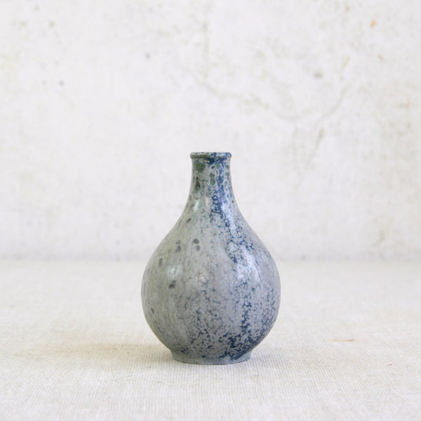 Arne Bang bulbous vase Model 71 with naturalistic glazing and refined Scandinavian Modern 1930s craftsmanship.
