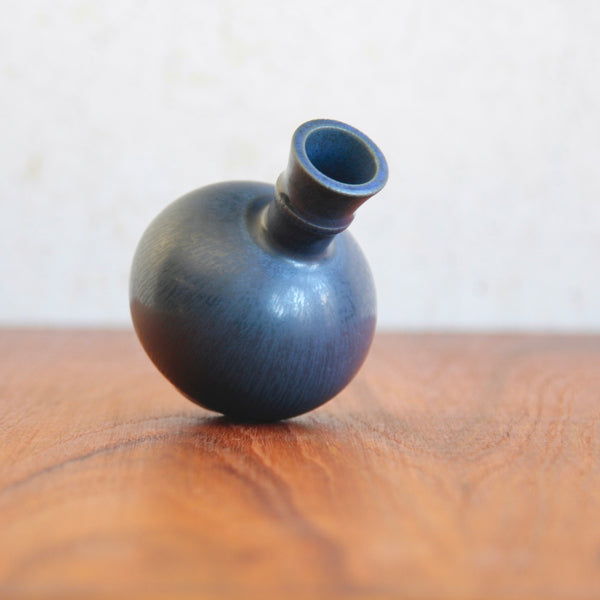 Mood shot, close up of the cobalt hare’s fur glaze on a Wilhelm Kage Gustavsberg vase demonstrating iron rich streaking reminiscent of Song Dynasty techniques. Rare and collectible museum quality Nordic design.