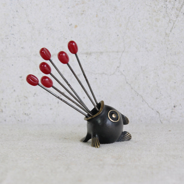 Rare Richard Rohac gulping fish toothpick holder, c.1950 Vienna bronze, combining mid-century modernist style with exquisite Austrian craftsmanship.