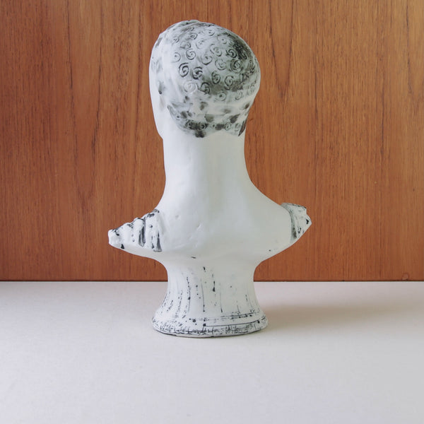 Ceramic sculpture of a head with textured surface on a plain background. Elegant mid-century porcelain bust with high-contrast decoration, designed and made by Susan Parkinson in the early 1950s.