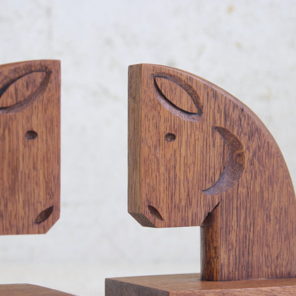 Unique hand-carved oak horse bookends, British made circa 1950, combining functional design with expressive sculpture.