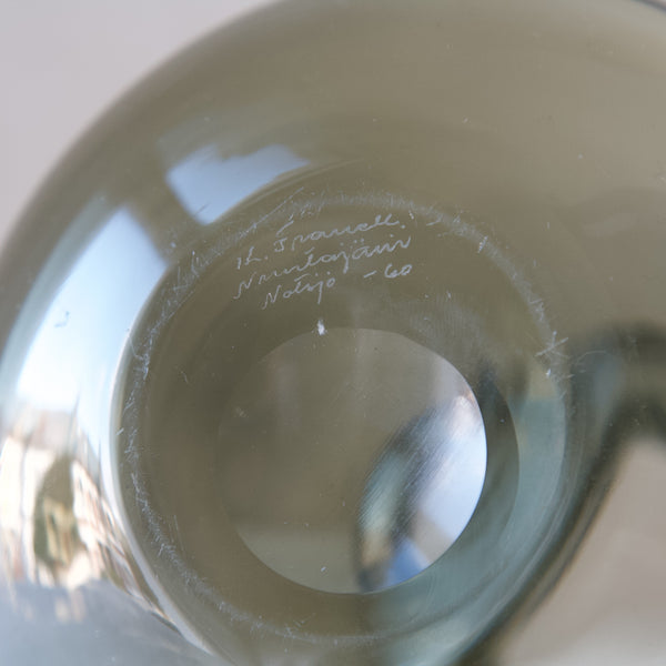 Detail showing the hand etched written signature of Kaj Franck on a 'Kremlin Kellot' or 'Kremlin Bells' decanter.