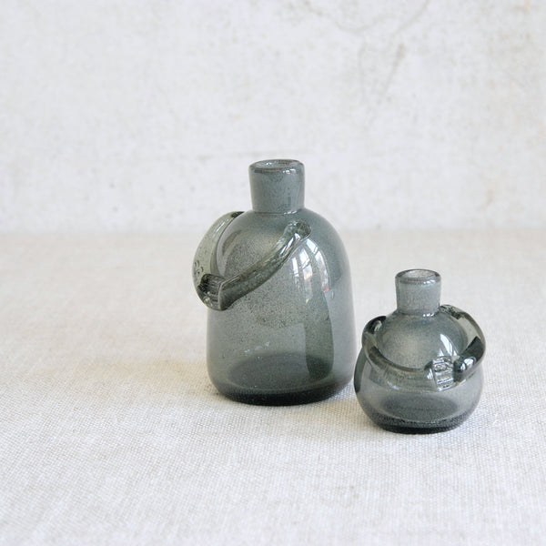 Museum-quality Swedish studio glass by Erik Höglund for Boda, two carborundum people decanters, 1950's iconic design