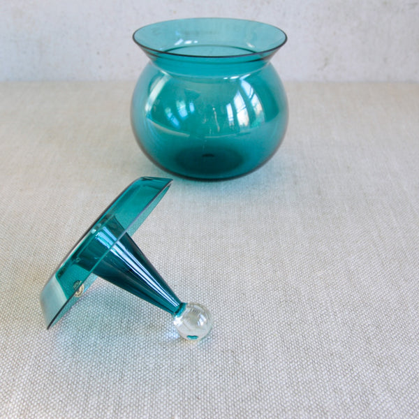 Sculptural Harlekiini lidded bowl by Nanny Still, combining architectural geometry with playful colour.
