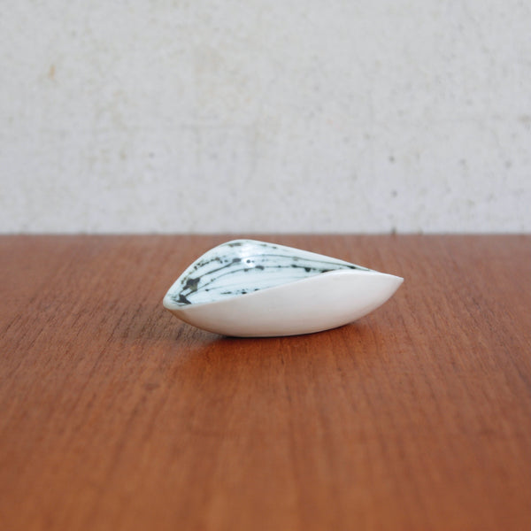 Hand-painted British Modernist dish by Susan Parkinson, circa 1955, collectible.