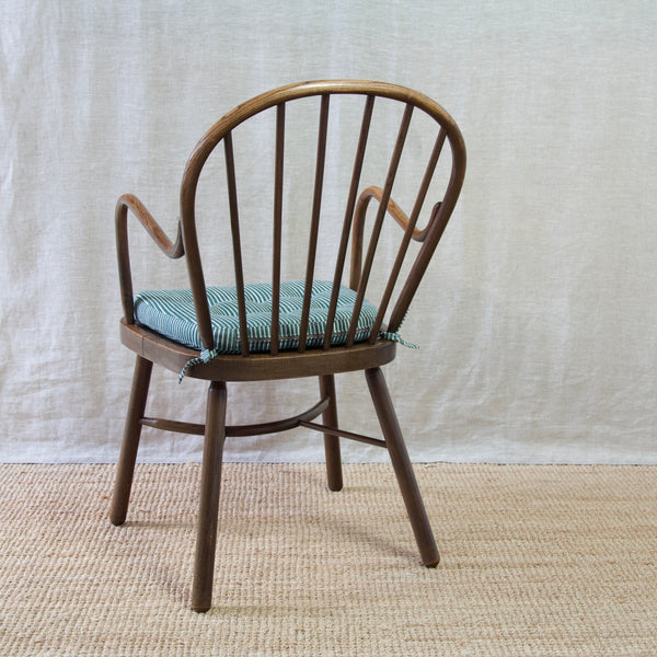 A functional and elegant Niels Eilersen Danish Windsor chair, a mid-20th-century design collectible for sale in London from Nordic design gallery Art & Utility.