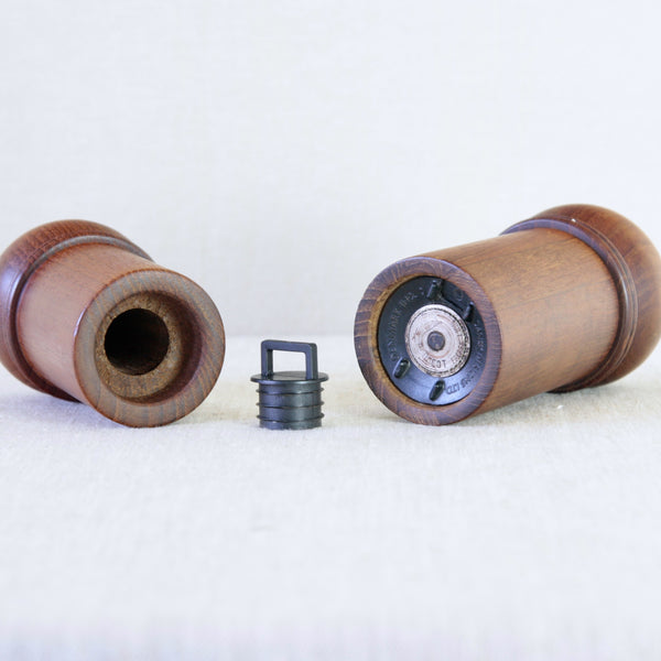 Gunnar Cyrén salt and pepper set for Dansk, Denmark, circa 1970, comprising a matching solid teak pepper mill and salt shaker.