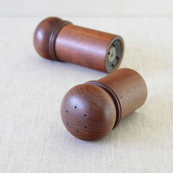 Gunnar Cyrén teak pepper mill and salt shaker for Dansk, a beautifully matched pair of Danish Modern table accessories.