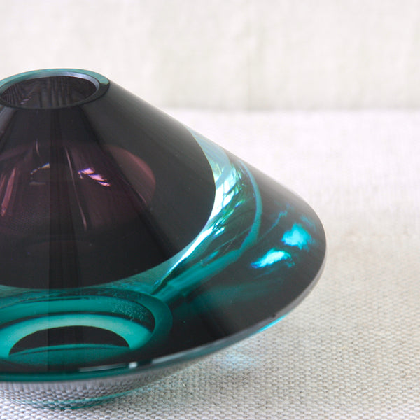 Zoomed in image of a collectable Kaj Franck Flying Saucer / UFO in cased and flashed glass, model KF 235 for Nuutajärvi Notsjö, demonstrating Franck's experimental use of colour and geometry.