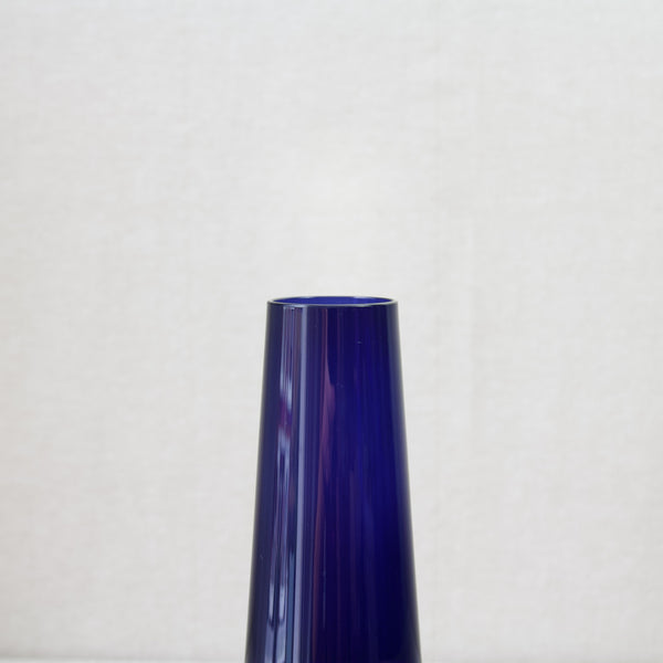 Detail of Saara Hopea 1404 conical vase