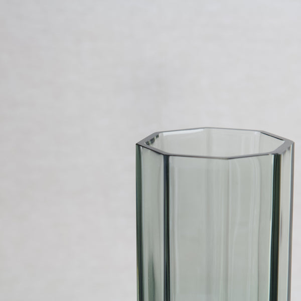 Detail of the expertly finished polished edge of a Nuutajärvi Notsjö glass vase model 298 designed by Kaj Franck in 1964.