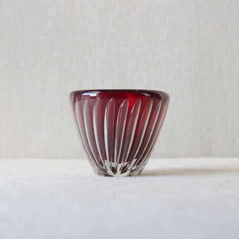 Kaj Franck early Organic Modernist ruby red glass Kaisla vase from Nuutajarvi Notsjo, Finland, 1952