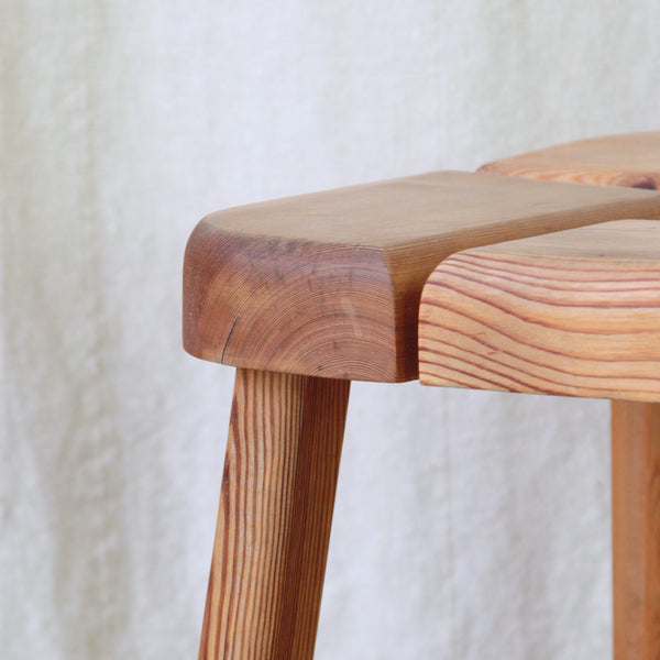 Close-up of end grain on a collectable Finnish Modernist furniture by Olof Ottelin, showing the sculptural geometric construction of his 1950s pine sauna stool.