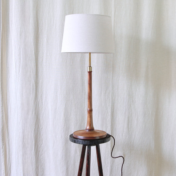 Esben Klint Model 301/27 table lamp in richly grained dark ash and brass, designed for Le Klint, Denmark, circa 1950.