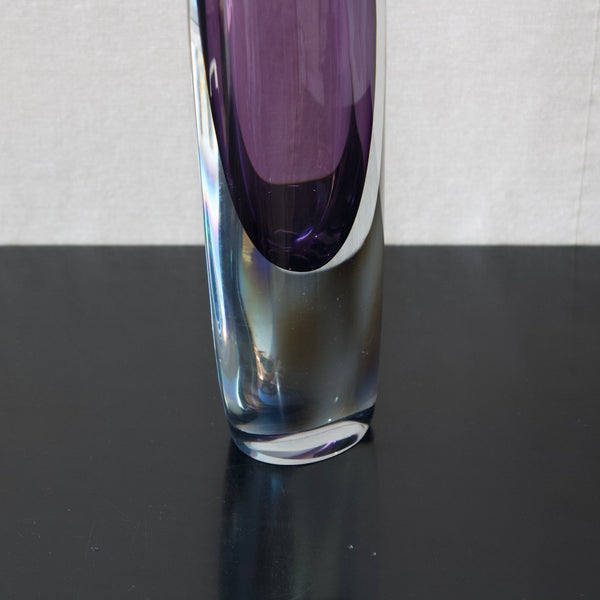 Detail of Gunnar Nylund strombergshyttan Sommerso glass purple vase with clear glass foot
