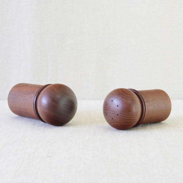 Vintage Gunnar Cyrén pepper mill for Dansk, shown with its matching teak salt shaker from the early 1970s.