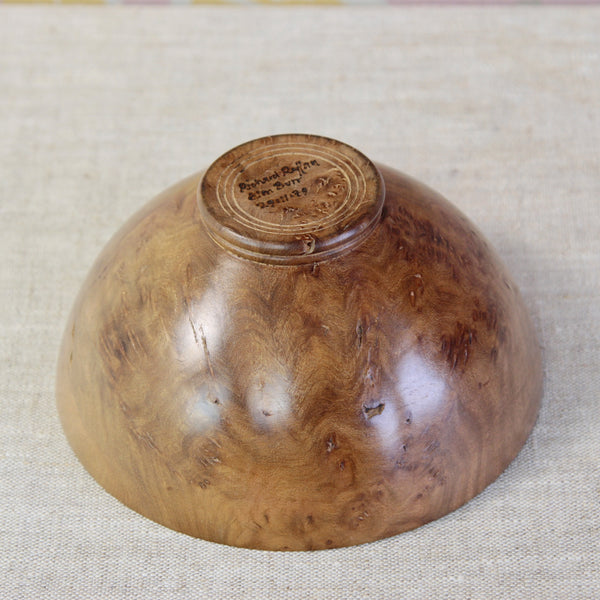 Base / underside of Richard Raffan 1970s wooden bowl in elm burr, combining a restrained sculptural silhouette with exceptionally decorative natural timber.
