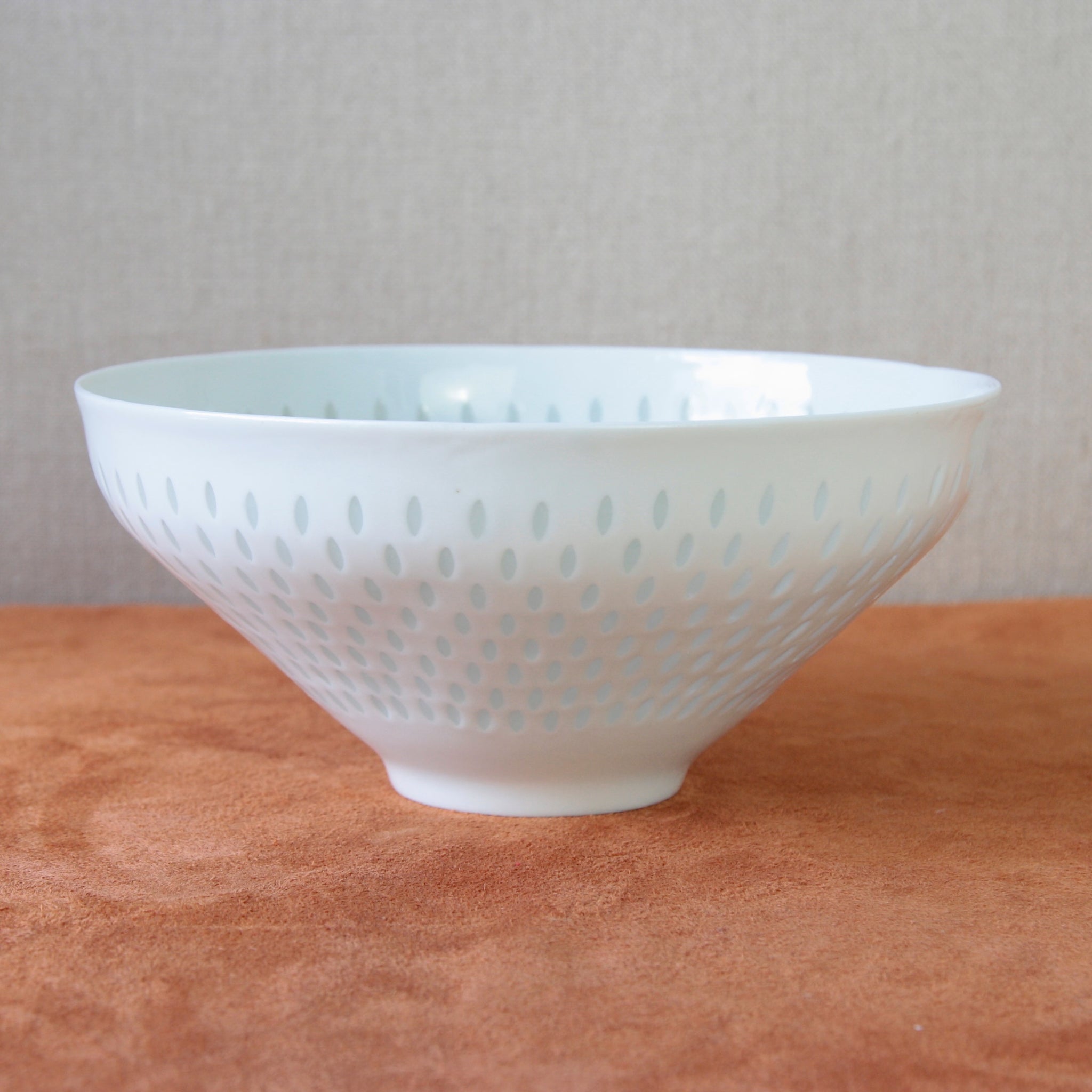 Friedl Holzer-Kjellberg Large 'Rice' Porcelain Bowl – Art & Utility