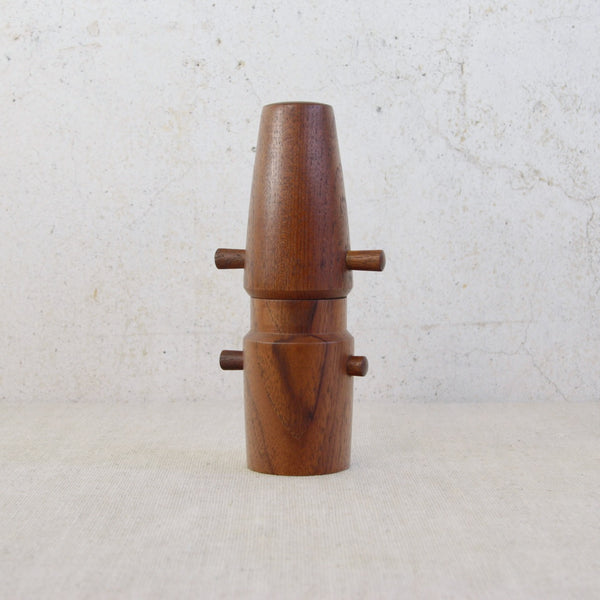 Rare Jens Quistgaard curved Vanguard peppermill produced for Dansk Designs, classic mid-century Scandinavian design