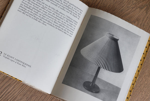 Page from Mogens Koch's 1948 Moderne Dansk Kunsthaandværk illustrating the Model 301 table lamp designed by Kaare Klint for Le Klint.