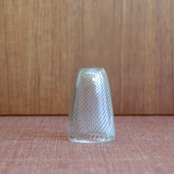 Side view of an upside down 1953 Nuutajärvi Vire vase by Kaj Franck, showing the elegant, elongated air bubbles.