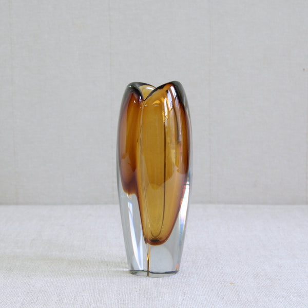 Tall 'Usva' or model KF 106 glass vase in amber and clear designed by leading mid-20th century Finnish product designer Kaj Franck.