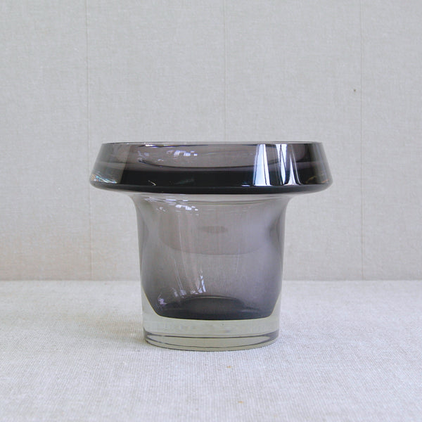 Substantial stout trumpet shaped vase, model KF 260, in soft lilac purple. Design by Kaj Franck for Nuutajarvi Notsjo.