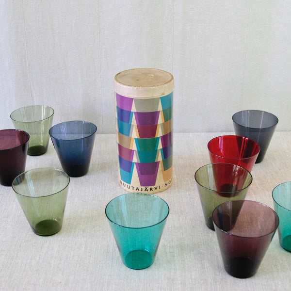 Kaj Franck model 2744 cocktail glasses presented with their original Toive gift box, combining colourful Finnish glass with bold 1950s graphic design.