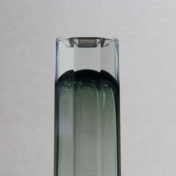 Head on shot of the clear glass foot on a cased glass geometric vase designed by Kaj Franck for Nuutajarvi Notsjo, Finland.